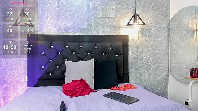 Snapshot of emberhodson chatting on 09.30.25 emberhodson online show from 09.30.25