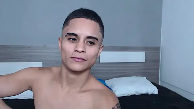 Liiamthompson online show from 10.08.25