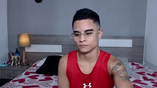 Liiamthompson online show from 10.18.25