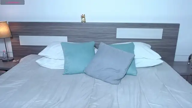 Liiamthompson online show from 02.14.26