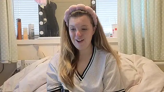 Snapshot of Demi_WelshX chatting on 11.20.25 Demi WelshX online show from 11.20.25