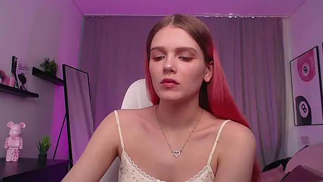 Gretchen Mol online show from 03.07.26