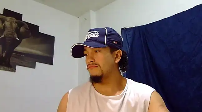 Snapshot of Keiviid chatting on 02.03.25 Keiviid online show from 02.03.25