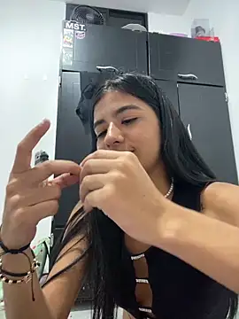 Snapshot of eva_roseee chatting on 10.04.25 eva roseee online show from 10.04.25