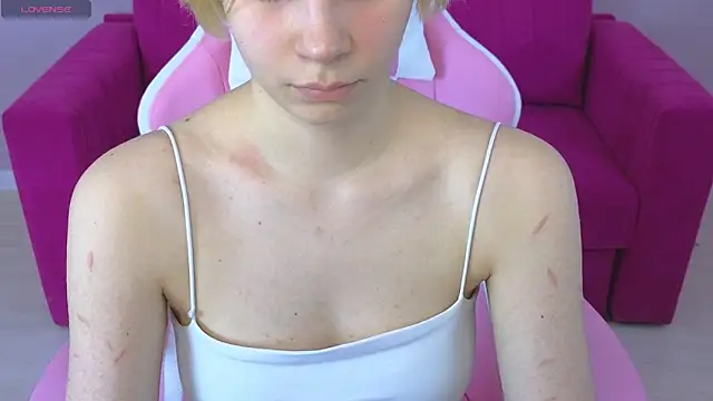 Snapshot of BettyCarter07 chatting on 02.19.25 BettyCarter07 online show from 02.19.25