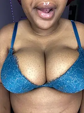 Snapshot of DaniJohnson chatting on 02.14.25 DaniJohnson online show from 02.14.25