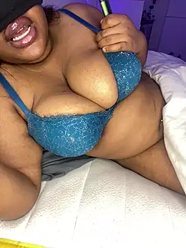 Snapshot of DaniJohnson chatting on 02.19.25 DaniJohnson online show from 02.19.25