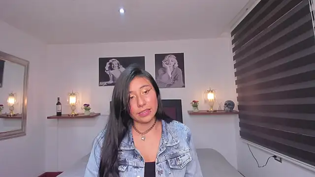 Snapshot of Nohemi_louse chatting on 02.01.25 Nohemi louse online show from 02.01.25