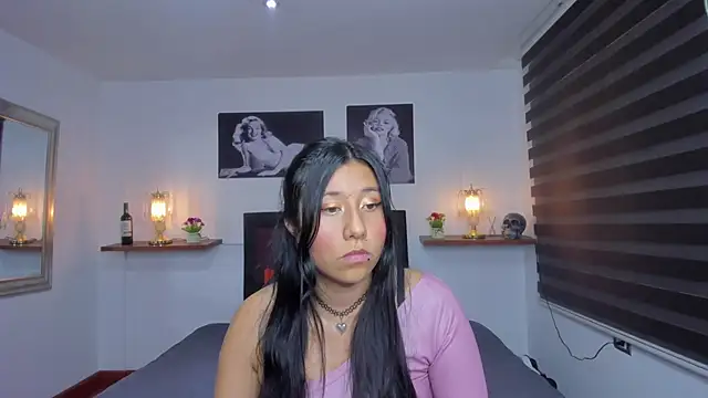Snapshot of Nohemi_louse chatting on 02.04.25 Nohemi louse online show from 02.04.25