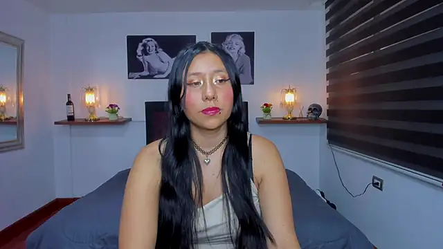 Snapshot of Nohemi_louse chatting on 02.05.25 Nohemi louse online show from 02.05.25