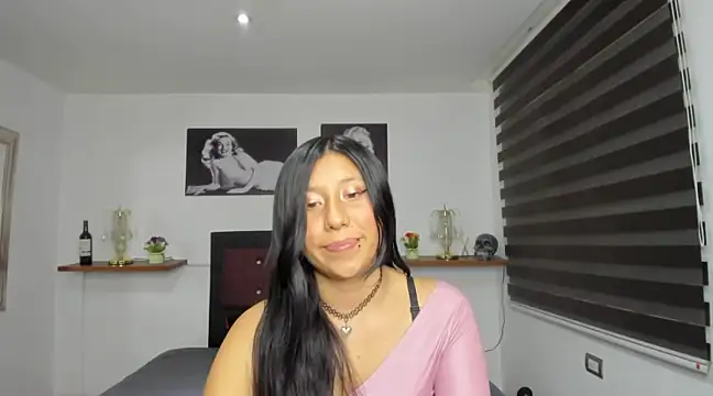 Snapshot of Nohemi_louse chatting on 02.08.25 Nohemi louse online show from 02.08.25