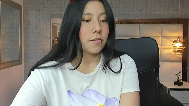 Snapshot of Nohemi_louse chatting on 10.13.25 Nohemi louse online show from 10.13.25