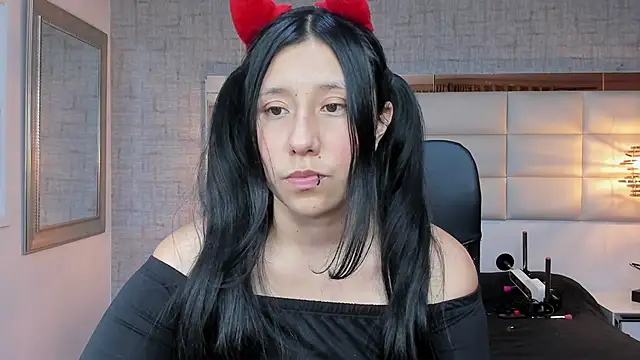 Snapshot of Nohemi_louse chatting on 10.14.25 Nohemi louse online show from 10.14.25
