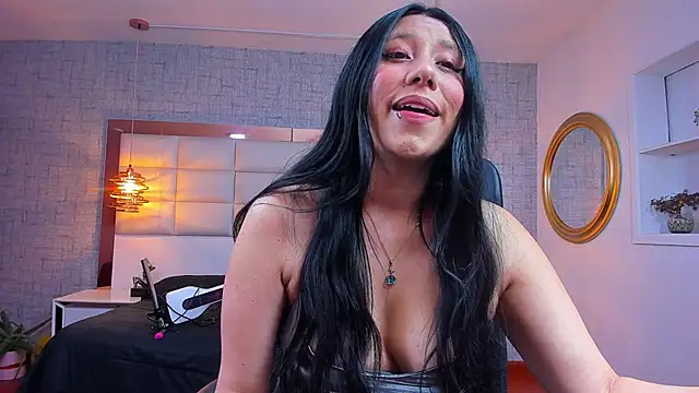 Nohemi louse online show from 04.26.26