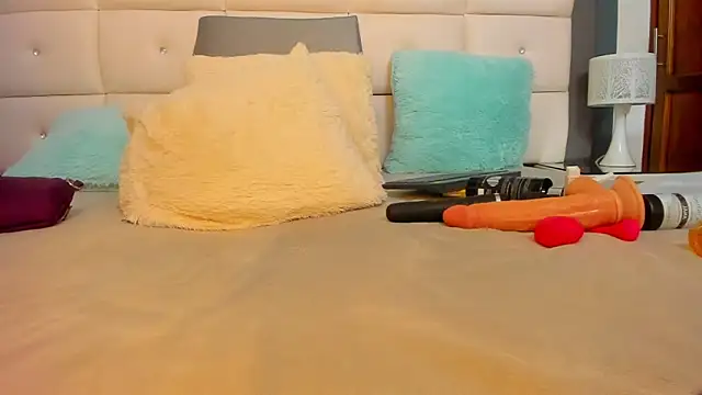 Snapshot of DayannaBronx chatting on 09.14.25 DayannaBronx online show from 09.14.25