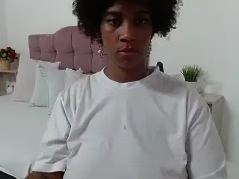 Snapshot of CanelaFierce chatting on 03.08.25 CanelaFierce online show from 03.08.25