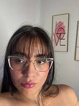 Snapshot of megan_cl chatting on 02.16.25 megan cl online show from 02.16.25