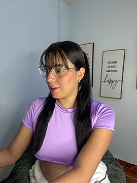 Snapshot of megan_cl chatting on 02.17.25 megan cl online show from 02.17.25