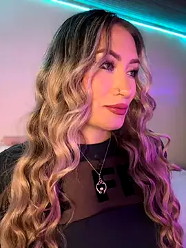 Lally Valencia   online show from 09.18.25