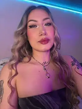 Lally Valencia   online show from 11.04.25