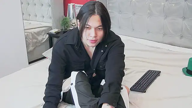 Snapshot of just_gay_ chatting on 02.04.25 just gay online show from 02.04.25