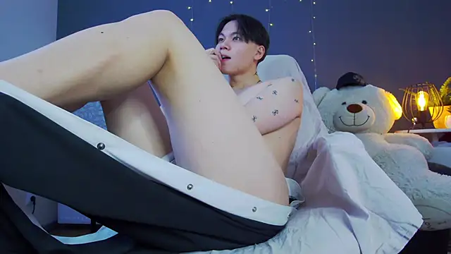 Snapshot of just_gay_ chatting on 02.13.25 just gay online show from 02.13.25