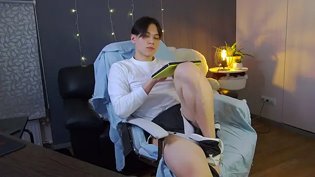 Snapshot of just_gay_ chatting on 02.15.25 just gay online show from 02.15.25