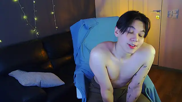 Snapshot of just_gay_ chatting on 02.26.25 just gay online show from 02.26.25