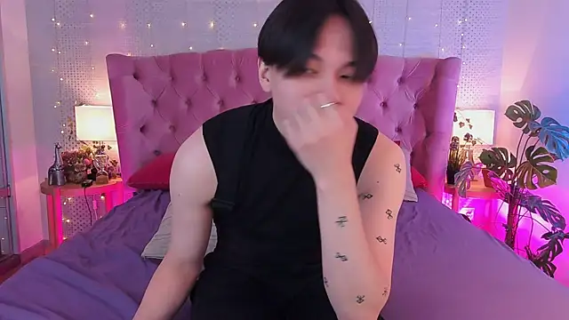 Snapshot of just_gay_ chatting on 03.08.25 just gay online show from 03.08.25