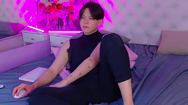 Snapshot of just_gay_ chatting on 03.13.25 just gay online show from 03.13.25