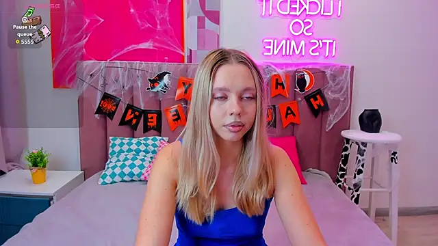 TessaAdorable online show from 10.23.25