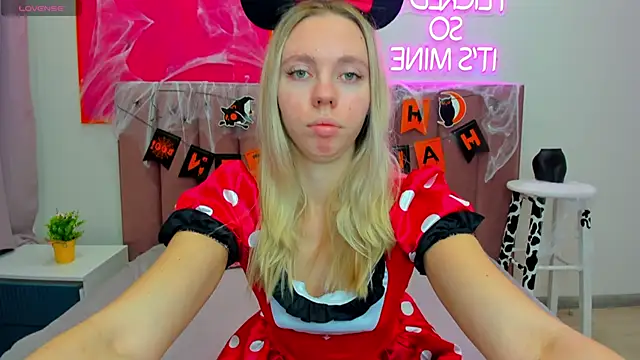 TessaAdorable online show from 10.24.25