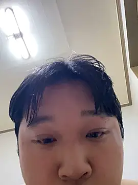 Snapshot of offwhite777 chatting on 02.07.25 offwhite777 online show from 02.07.25