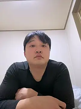 Snapshot of offwhite777 chatting on 02.09.25 offwhite777 online show from 02.09.25