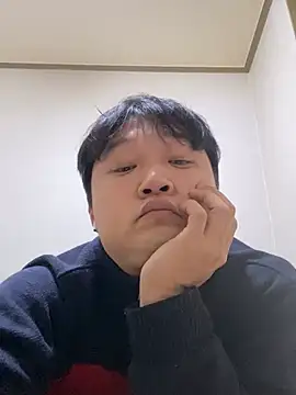 Snapshot of offwhite777 chatting on 02.15.25 offwhite777 online show from 02.15.25