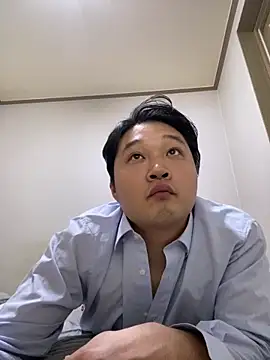 Snapshot of offwhite777 chatting on 02.16.25 offwhite777 online show from 02.16.25