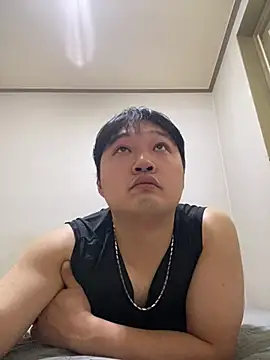 Snapshot of offwhite777 chatting on 02.17.25 offwhite777 online show from 02.17.25