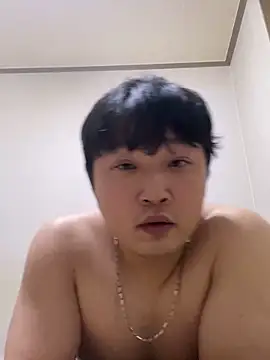 Snapshot of offwhite777 chatting on 02.17.25 offwhite777 online show from 02.17.25