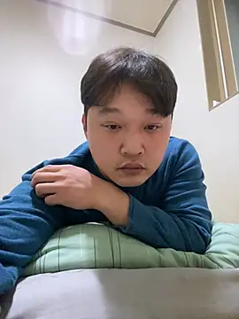 Snapshot of offwhite777 chatting on 02.21.25 offwhite777 online show from 02.21.25