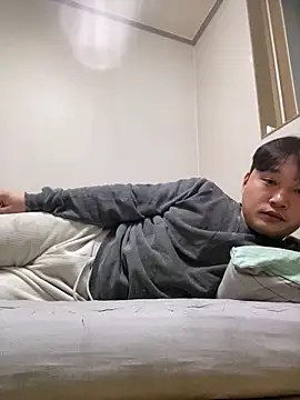 Snapshot of offwhite777 chatting on 02.21.25 offwhite777 online show from 02.21.25