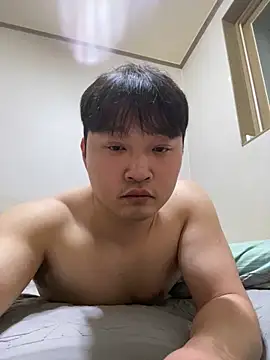 Snapshot of offwhite777 chatting on 02.22.25 offwhite777 online show from 02.22.25