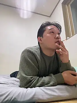 Snapshot of offwhite777 chatting on 02.23.25 offwhite777 online show from 02.23.25