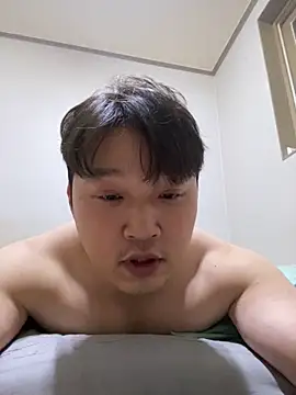 Snapshot of offwhite777 chatting on 02.24.25 offwhite777 online show from 02.24.25