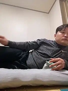 Snapshot of offwhite777 chatting on 02.25.25 offwhite777 online show from 02.25.25