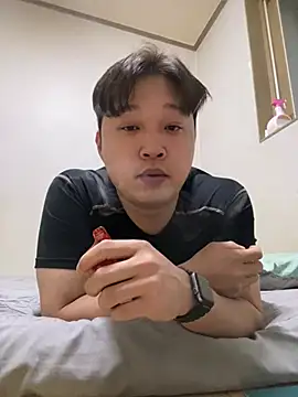 Snapshot of offwhite777 chatting on 02.26.25 offwhite777 online show from 02.26.25