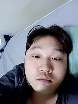 Snapshot of offwhite777 chatting on 03.01.25 offwhite777 online show from 03.01.25