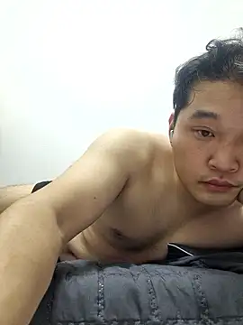 Snapshot of offwhite777 chatting on 11.12.25 offwhite777 online show from 11.12.25