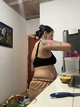 Emma Giraldo online show from 10.29.25