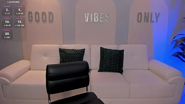 BeccaBaxter online show from 04.17.26