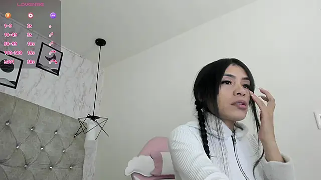 Snapshot of Raichell_ chatting on 04.29.26 Raichell online show from 04.29.26